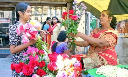கோவையில் ரோஜா விலை உயர்வு