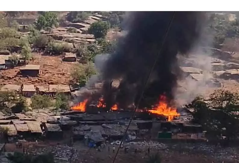 மும்பை குடிசைப்பகுதியில் பயங்கர தீ- சிறுவன் பலி மும்பை குடிசைப்பகுதியில் பயங்கர தீ- சிறுவன் பலி