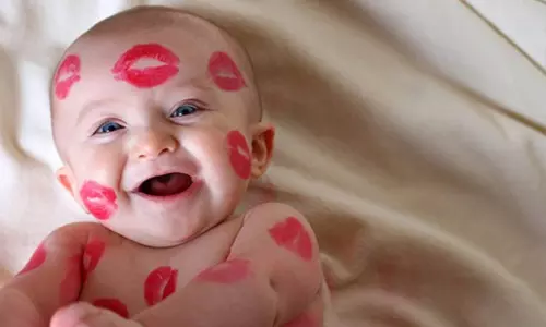 Happy Kiss Day 2023: அம்மா இங்கே வா வா, ஆசை முத்தம் தா தா...! இன்று முத்த தினம்