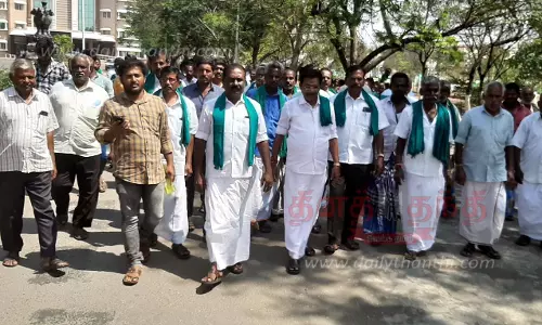 மோகனூர் பகுதியில்சிப்காட் அமைக்க தடை விதிக்க வேண்டும்கலெக்டரிடம் விவசாயிகள் மனு மோகனூர் பகுதியில்சிப்காட் அமைக்க தடை விதிக்க வேண்டும்கலெக்டரிடம் விவசாயிகள் மனு