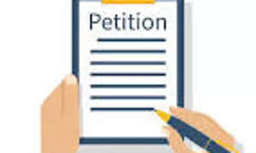 4 மாதங்களுக்கு முன்புதிருட்டு போன 70 பவுன் நகைகளை மீட்டு தர வேண்டும்கலெக்டரிடம் மனு