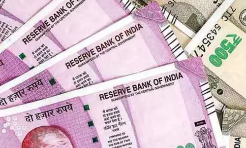 ஓட்டலில் ரூ.7 ஆயிரம் திருட்டு