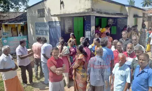 ரேஷன் கடையை பொதுமக்கள் முற்றுகை ரேஷன் கடையை பொதுமக்கள் முற்றுகை