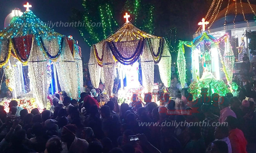 பாறை கோவில் திருவிழாவில் தேர் பவனி