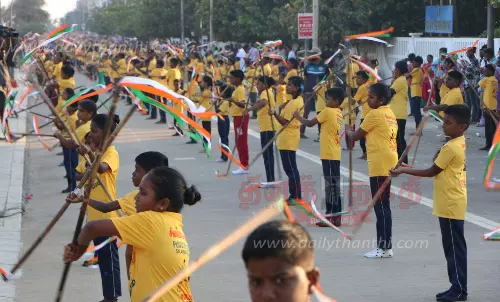 1,200 மாணவ-மாணவிகள் சிலம்பம் சுற்றி உலக சாதனை