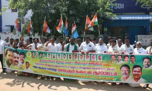 இளைஞர் காங்கிரசார் ஆர்ப்பாட்டம் இளைஞர் காங்கிரசார் ஆர்ப்பாட்டம்