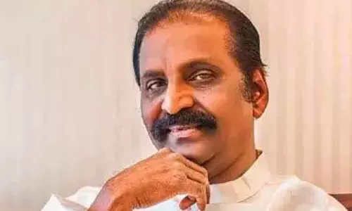 எந்த நிலையிலும் வரலாம்... எந்த வயதிலும் வரலாம் - கவிஞர் வைரமுத்துவின் காதலர் தின டுவீட் எந்த நிலையிலும் வரலாம்... எந்த வயதிலும் வரலாம் - கவிஞர் வைரமுத்துவின் காதலர் தின டுவீட்