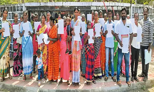 பழங்குடியினர் வீட்டு மனை பட்டா கேட்டு கலெக்டரிடம் மனு