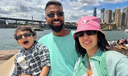 மனைவி நடாஷாவை 2-வது முறையாக திருமணம் செய்து கொள்ளும் பாண்ட்யா...! மனைவி நடாஷாவை 2-வது முறையாக திருமணம் செய்து கொள்ளும் பாண்ட்யா...!