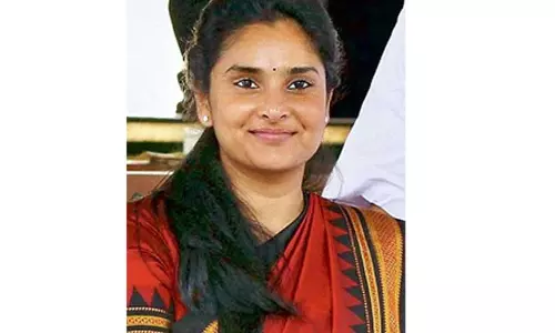 குமாரசாமிக்கு எதிராக நடிகை ரம்யா போட்டி? குமாரசாமிக்கு எதிராக நடிகை ரம்யா போட்டி?