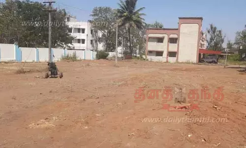 சி.சுப்பிரமணியம், வி.கே.பழனிசாமி கவுண்டர், நா.மகாலிங்கம் உருவச்சிலையுடன் அரங்கம் சி.சுப்பிரமணியம், வி.கே.பழனிசாமி கவுண்டர், நா.மகாலிங்கம் உருவச்சிலையுடன் அரங்கம்