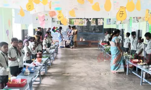அரசு பள்ளியில் பாரம்பரிய உணவு திருவிழா