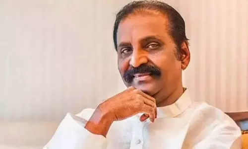 எந்த நிலையிலும் வரலாம்.. எந்த வயதிலும் வரலாம் - காதலர் தினத்திற்கு வைரமுத்து வாழ்த்து எந்த நிலையிலும் வரலாம்.. எந்த வயதிலும் வரலாம் - காதலர் தினத்திற்கு வைரமுத்து வாழ்த்து