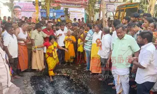 அன்னகாமாட்சி அம்மன் கோவிலில் பூக்குழி திருவிழா