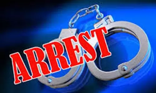 1½ பவுன் தங்க சங்கிலியை திருடிய வாலிபர் கைது