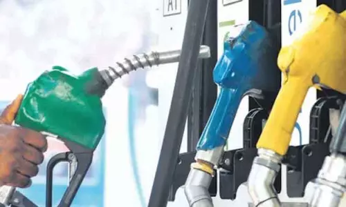 சென்னையில் பெட்ரோல் மற்றும் டீசல் விலை மாற்றமின்றி விற்பனை சென்னையில் பெட்ரோல் மற்றும் டீசல் விலை மாற்றமின்றி விற்பனை