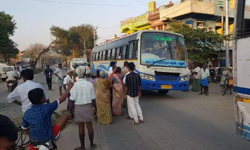 குடிநீர் கேட்டு பொதுமக்கள் சாலைமறியல்