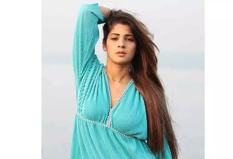 செல்பி எடுப்பதில் ஏற்பட்ட தகராறில் கிரிக்கெட் வீரர் பிரித்விஷா கார் மீது தாக்குதல்- சமூகவலைதள பெண் பிரபலம் கைது செல்பி எடுப்பதில் ஏற்பட்ட தகராறில் கிரிக்கெட் வீரர் பிரித்விஷா கார் மீது தாக்குதல்- சமூகவலைதள பெண் பிரபலம் கைது