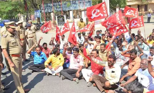 சாலை மறியல் செய்த 120 ஒப்பந்த ஊழியர்கள் கைது