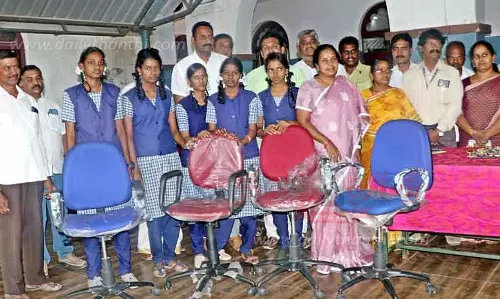 ஒட்டுமொத்த அரசும் முடங்கி உள்ளது