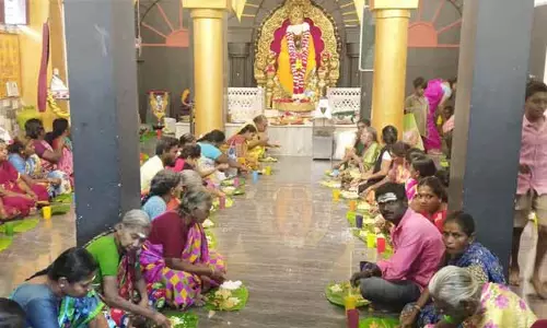 சீரடி சாய்பாபா கோவிலில் அன்னதானம்