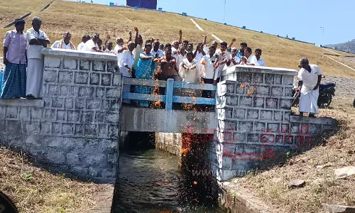 புதிய, பழைய ஆயக்கட்டு பகுதி பாசனத்துக்காகவாணியாறு அணையில் இருந்து தண்ணீர் திறப்பு10,517 ஏக்கர் நிலங்கள் பயன்பெறும்