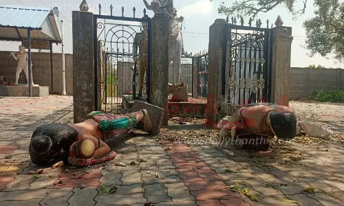 அய்யனார் முத்துசாமி கோவிலில் சாமி சிலைகள் உடைப்பு அய்யனார் முத்துசாமி கோவிலில் சாமி சிலைகள் உடைப்பு