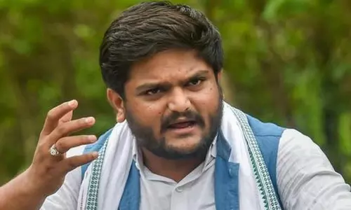 குஜராத் பா.ஜனதா எம்.எல்.ஏ. ஹர்திக் படேலுக்கு எதிராக கைது வாரண்டு குஜராத் பா.ஜனதா எம்.எல்.ஏ. ஹர்திக் படேலுக்கு எதிராக கைது வாரண்டு