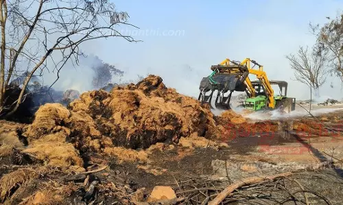 ராஜாக்கமங்கலம் அருகே தும்பு ஆலையில் பயங்கர தீ விபத்து தீயை அணைக்க வீரர்கள் போராட்டம்