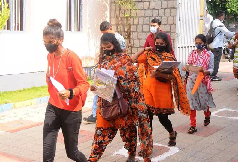 இடைநின்ற 2,901 மாணவர்கள் குறித்த விவரங்கள் கிடைக்கவில்லை; ஐகோர்ட்டில், பள்ளிக் கல்வித்துறை அறிக்கை இடைநின்ற 2,901 மாணவர்கள் குறித்த விவரங்கள் கிடைக்கவில்லை; ஐகோர்ட்டில், பள்ளிக் கல்வித்துறை அறிக்கை