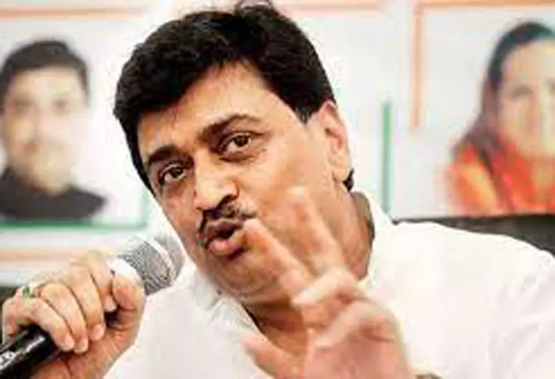 உத்தவ் தாக்கரே கோர்ட்டை நாட வேண்டும்- காங்கிரஸ் கருத்து உத்தவ் தாக்கரே கோர்ட்டை நாட வேண்டும்- காங்கிரஸ் கருத்து