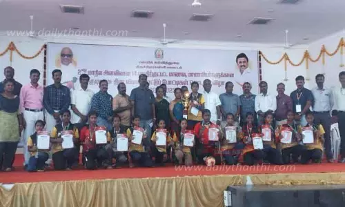 கைப்பந்து போட்டியில் மாணவிகள் வெற்றி