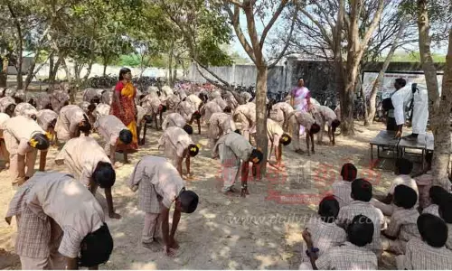 மாணவிகளுக்கு தற்காப்பு கலை பயிற்சி