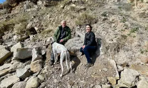 இங்கிலாந்தில் 3.3 அடி நீளம் கொண்ட டைனோசர் கால்தடம் கண்டுபிடிப்பு - 16 கோடி ஆண்டுகளுக்கு முந்தையது என தகவல் இங்கிலாந்தில் 3.3 அடி நீளம் கொண்ட டைனோசர் கால்தடம் கண்டுபிடிப்பு - 16 கோடி ஆண்டுகளுக்கு முந்தையது என தகவல்