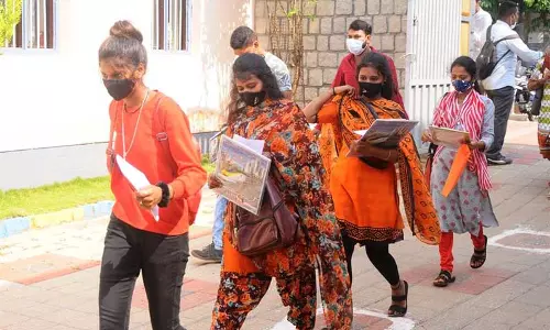 இடைநின்ற 2,901 மாணவர்கள் குறித்த விவரங்கள் கிடைக்கவில்லை; ஐகோர்ட்டில், பள்ளிக் கல்வித்துறை அறிக்கை இடைநின்ற 2,901 மாணவர்கள் குறித்த விவரங்கள் கிடைக்கவில்லை; ஐகோர்ட்டில், பள்ளிக் கல்வித்துறை அறிக்கை