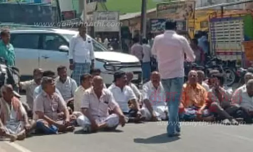 வியாபாரிகள் சாலை மறியல்