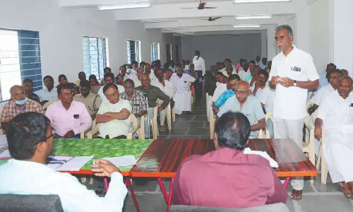 நீர்வழித்தடத்தை ஆக்கிரமிப்பில் இருந்து மீட்க வேண்டும் நீர்வழித்தடத்தை ஆக்கிரமிப்பில் இருந்து மீட்க வேண்டும்