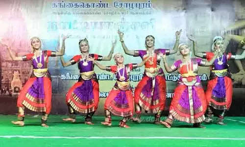 பிரகதீஸ்வரர் கோவிலில் 4 கால பூஜை பிரகதீஸ்வரர் கோவிலில் 4 கால பூஜை