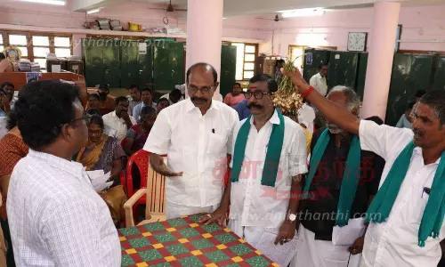 விவசாயிகளிடம் கருத்துக்கள் கேட்டு தூர்வாரும் பணியை தொடங்க வேண்டும் விவசாயிகளிடம் கருத்துக்கள் கேட்டு தூர்வாரும் பணியை தொடங்க வேண்டும்