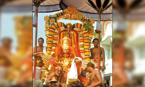 திருப்புட்குழி விஜயராகவ பெருமாள் கோவிலில் கருடசேவை திருவிழா - ஏராளமான பக்தர்கள் சாமி தரிசனம் திருப்புட்குழி விஜயராகவ பெருமாள் கோவிலில் கருடசேவை திருவிழா - ஏராளமான பக்தர்கள் சாமி தரிசனம்