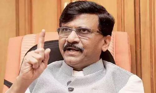 சிவசேனா கட்சி பெயர், சின்னத்தைப் பெற ரூ.2,000 கோடிக்கு ஒப்பந்தம் - சஞ்சய் ராவத் விமர்சனம் சிவசேனா கட்சி பெயர், சின்னத்தைப் பெற ரூ.2,000 கோடிக்கு ஒப்பந்தம் - சஞ்சய் ராவத் விமர்சனம்