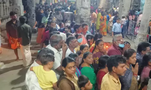 சிவராத்திரி விழா: ஆயிரகணக்கான பக்தர்கள் குவிந்தனர். சிவராத்திரி விழா: ஆயிரகணக்கான பக்தர்கள் குவிந்தனர்.