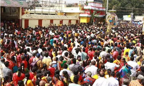 மேல்மலையனூர்அங்காள பரமேஸ்வரி அம்மன் கோவிலில் மயானக்கொள்ளை விழாலட்சக்கணக்கான பக்தர்கள் சாமி தரிசனம் மேல்மலையனூர்அங்காள பரமேஸ்வரி அம்மன் கோவிலில் மயானக்கொள்ளை விழாலட்சக்கணக்கான பக்தர்கள் சாமி தரிசனம்