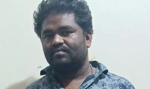 கிராம நிர்வாக அலுவலர் உள்பட 3 பேர் கைது