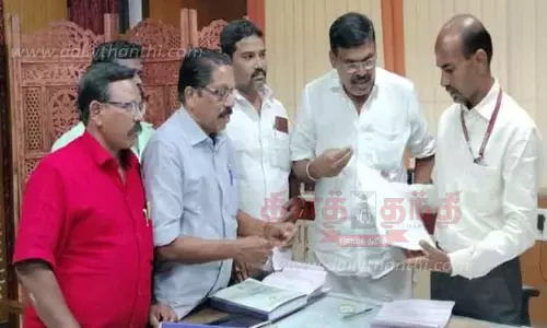 சீமான் மீதும், அவருடைய கட்சியினர் மீதும் நடவடிக்கை எடுக்க வேண்டும்;அருந்ததிய சமூகத்தினர், மாநகராட்சி ஆணையாளரிடம் மனு சீமான் மீதும், அவருடைய கட்சியினர் மீதும் நடவடிக்கை எடுக்க வேண்டும்;அருந்ததிய சமூகத்தினர், மாநகராட்சி ஆணையாளரிடம் மனு