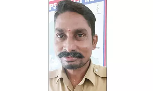 குடும்பத்தகராறில் விபரீதம் போலீஸ் ஏட்டு தற்கொலை குடும்பத்தகராறில் விபரீதம் போலீஸ் ஏட்டு தற்கொலை