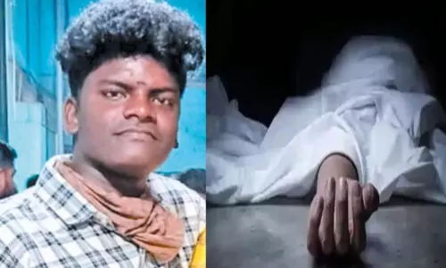 திருவொற்றியூரில் இறுதி அஞ்சலியின்போது சவப்பெட்டியில் மின்சாரம் பாய்ந்து வாலிபர் பலி திருவொற்றியூரில் இறுதி அஞ்சலியின்போது சவப்பெட்டியில் மின்சாரம் பாய்ந்து வாலிபர் பலி