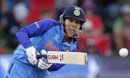 மந்தனா அதிரடி: அயர்லாந்துக்கு 156 ரன் இலக்கு நிர்ணயித்த இந்தியா...!