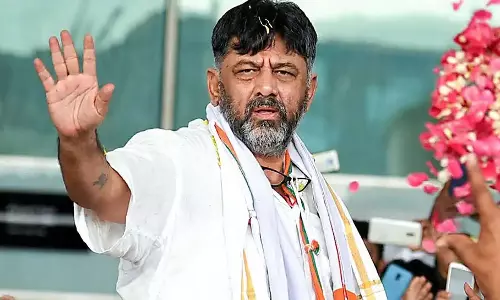 மைசூருவில் டி.கே.சிவக்குமார் தெருமுனை பிரசாரம் மைசூருவில் டி.கே.சிவக்குமார் தெருமுனை பிரசாரம்