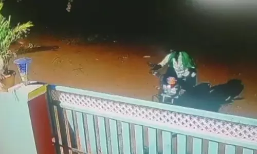 ராணுவ வீரர் வீட்டில் மோட்டார் சைக்கிள் திருட்டு